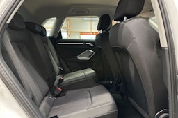 valkoinen Audi Q3 2021 kuva 14.