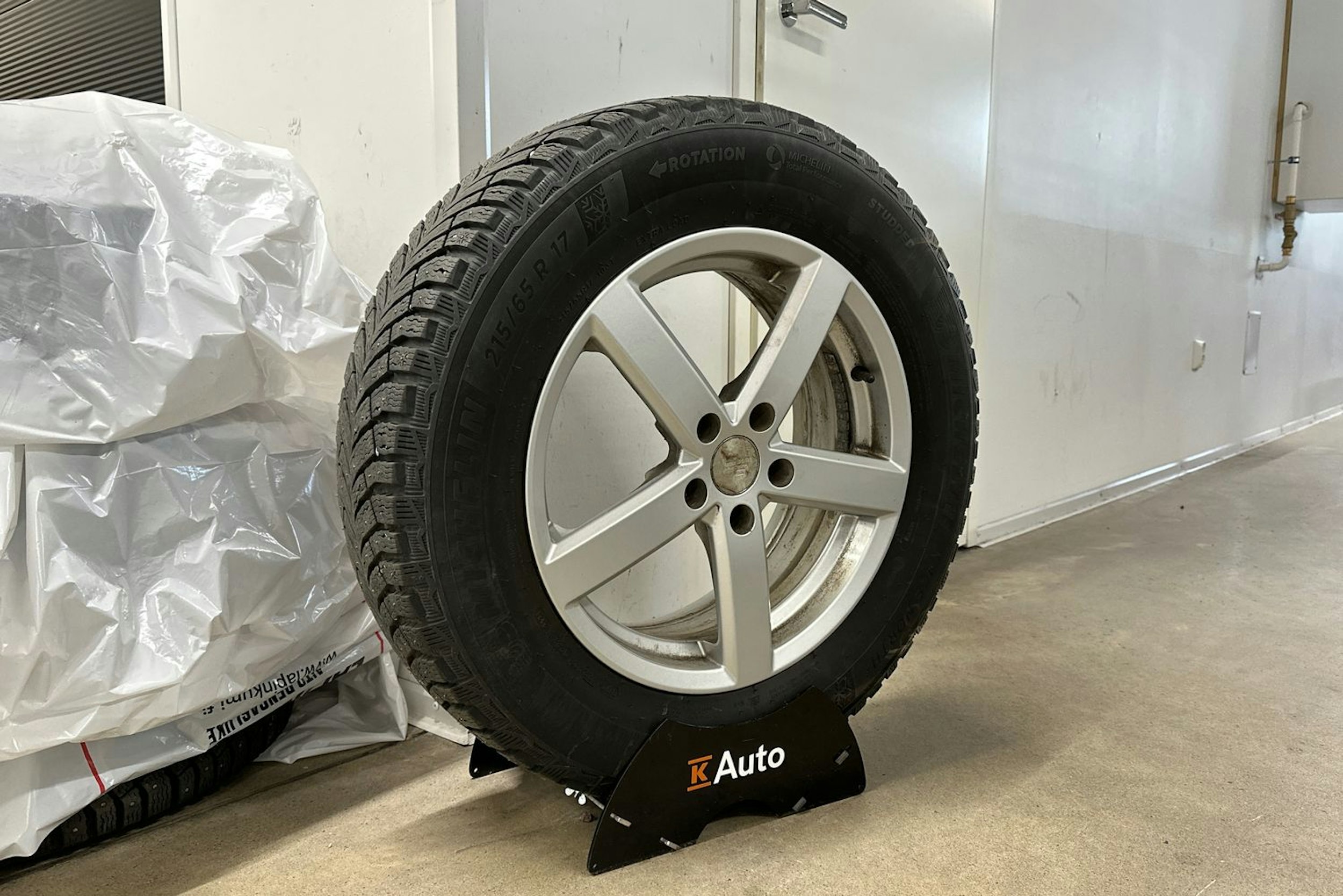 valkoinen Audi Q3 2021 kuva 17.