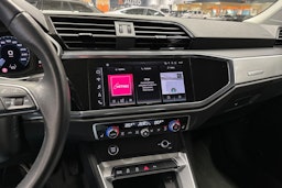 valkoinen Audi Q3 2021 kuva 21.