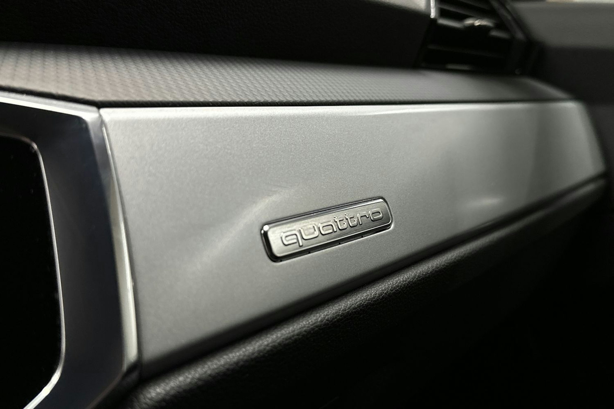 valkoinen Audi Q3 2021 kuva 22.