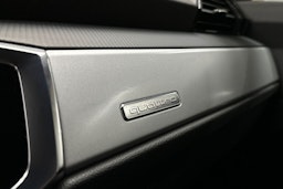 valkoinen Audi Q3 2021 kuva 22.