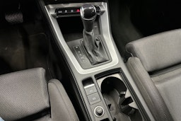 valkoinen Audi Q3 2021 kuva 23.