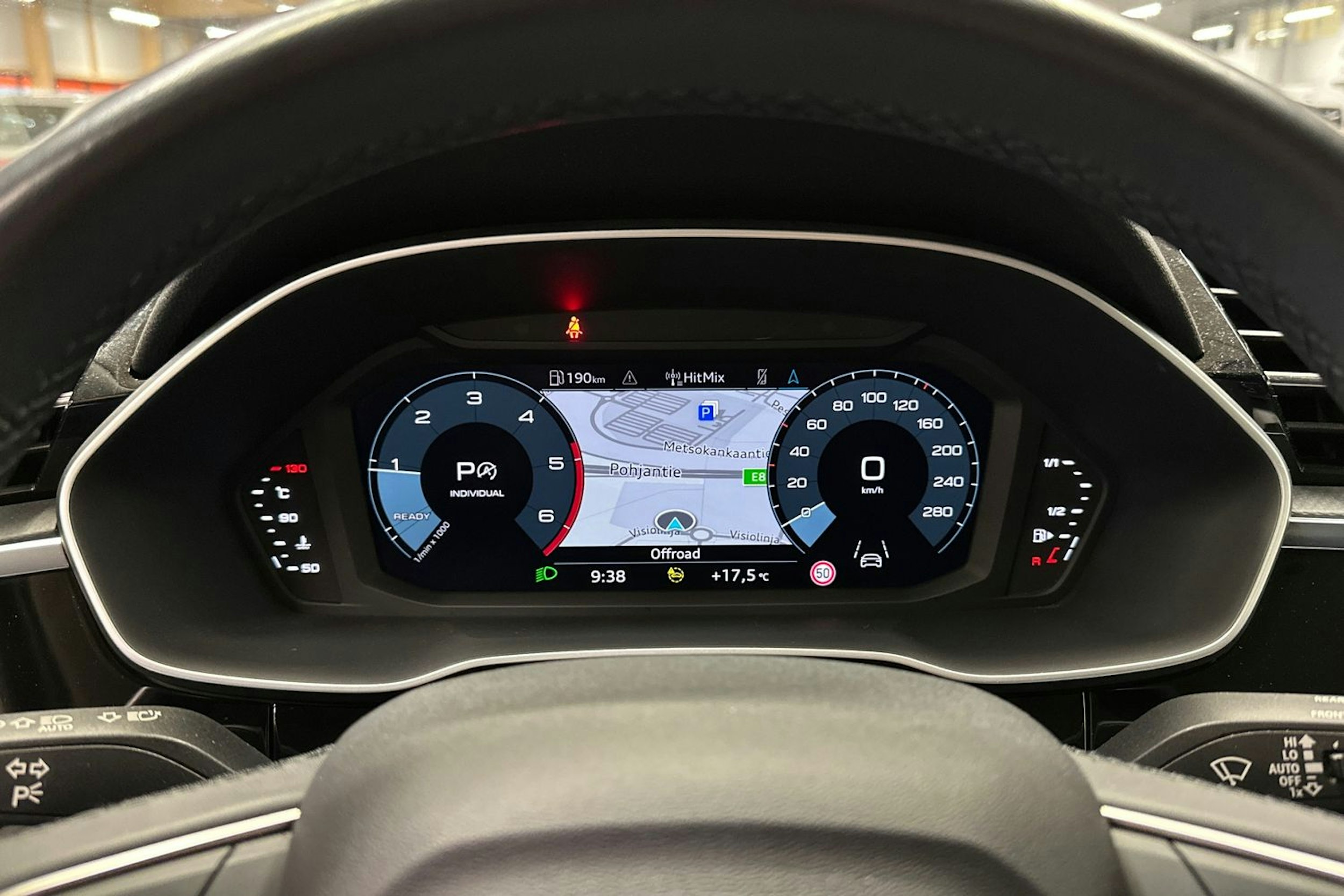 valkoinen Audi Q3 2021 kuva 24.