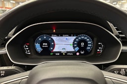 valkoinen Audi Q3 2021 kuva 24.