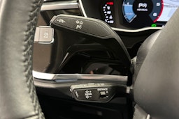valkoinen Audi Q3 2021 kuva 25.