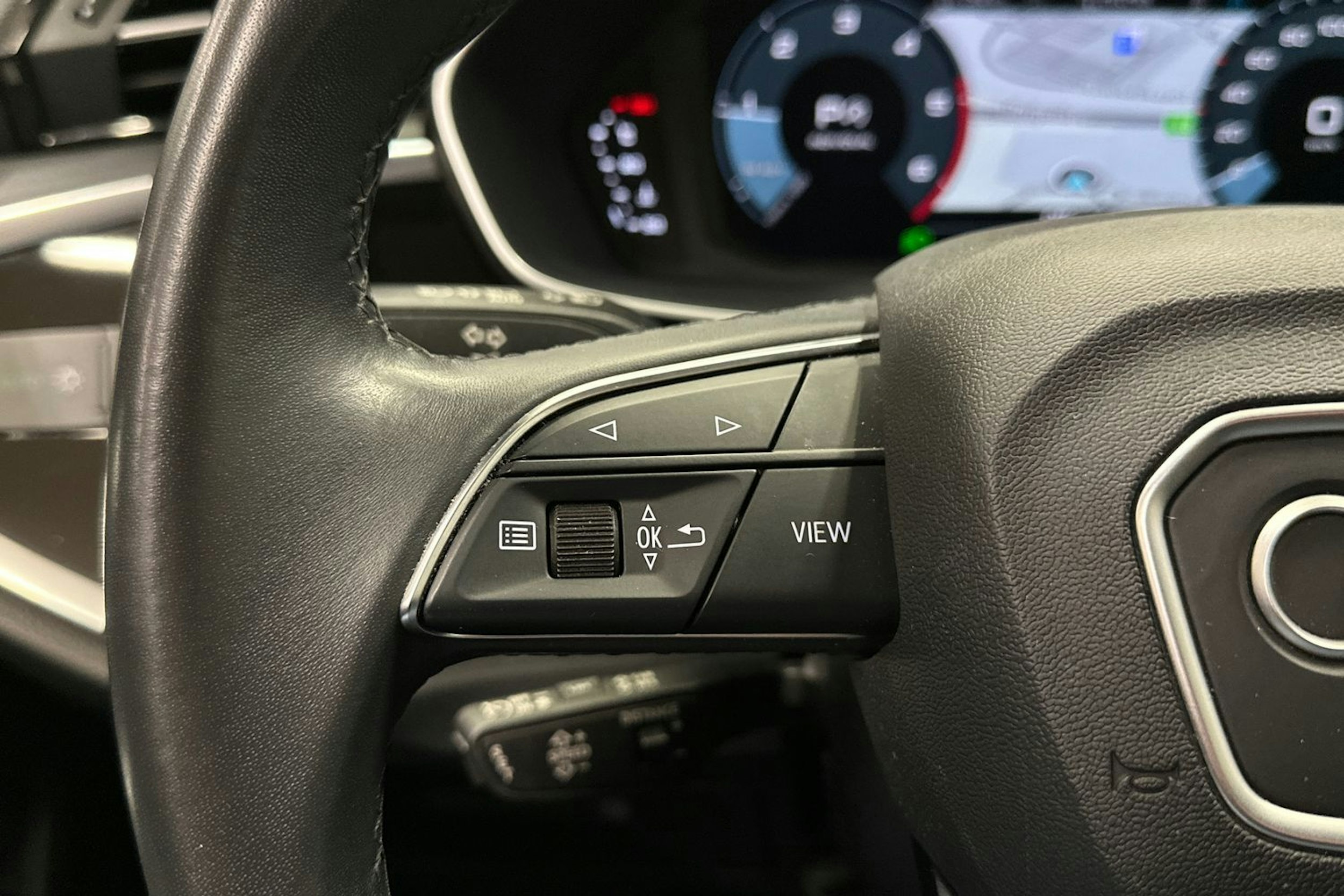 valkoinen Audi Q3 2021 kuva 27.