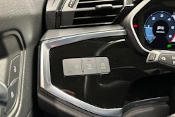 valkoinen Audi Q3 2021 kuva 29.