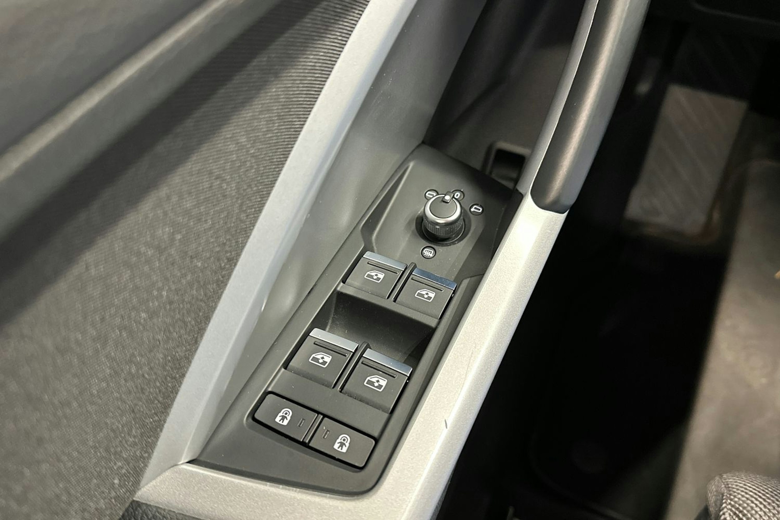 valkoinen Audi Q3 2021 kuva 30.