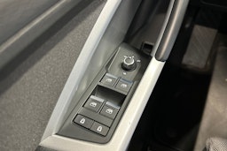 valkoinen Audi Q3 2021 kuva 30.