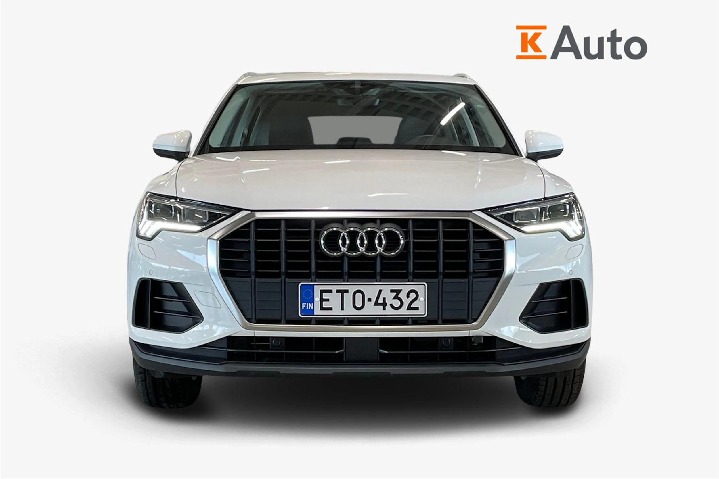 valkoinen Audi Q3 2021 kuva 4.