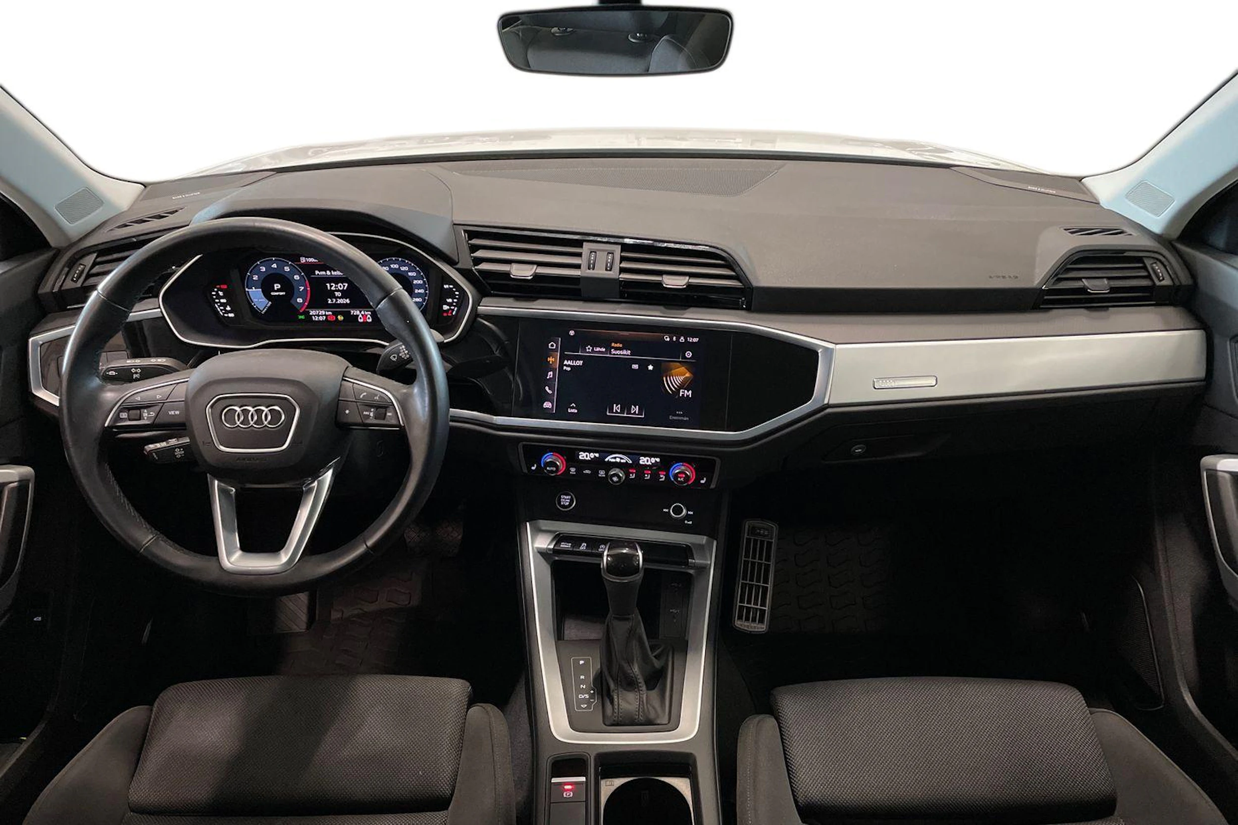 valkoinen Audi Q3 2021 kuva 7.