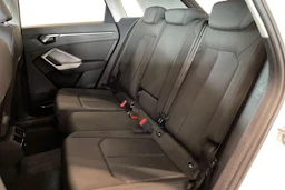 valkoinen Audi Q3 2021 kuva 8.