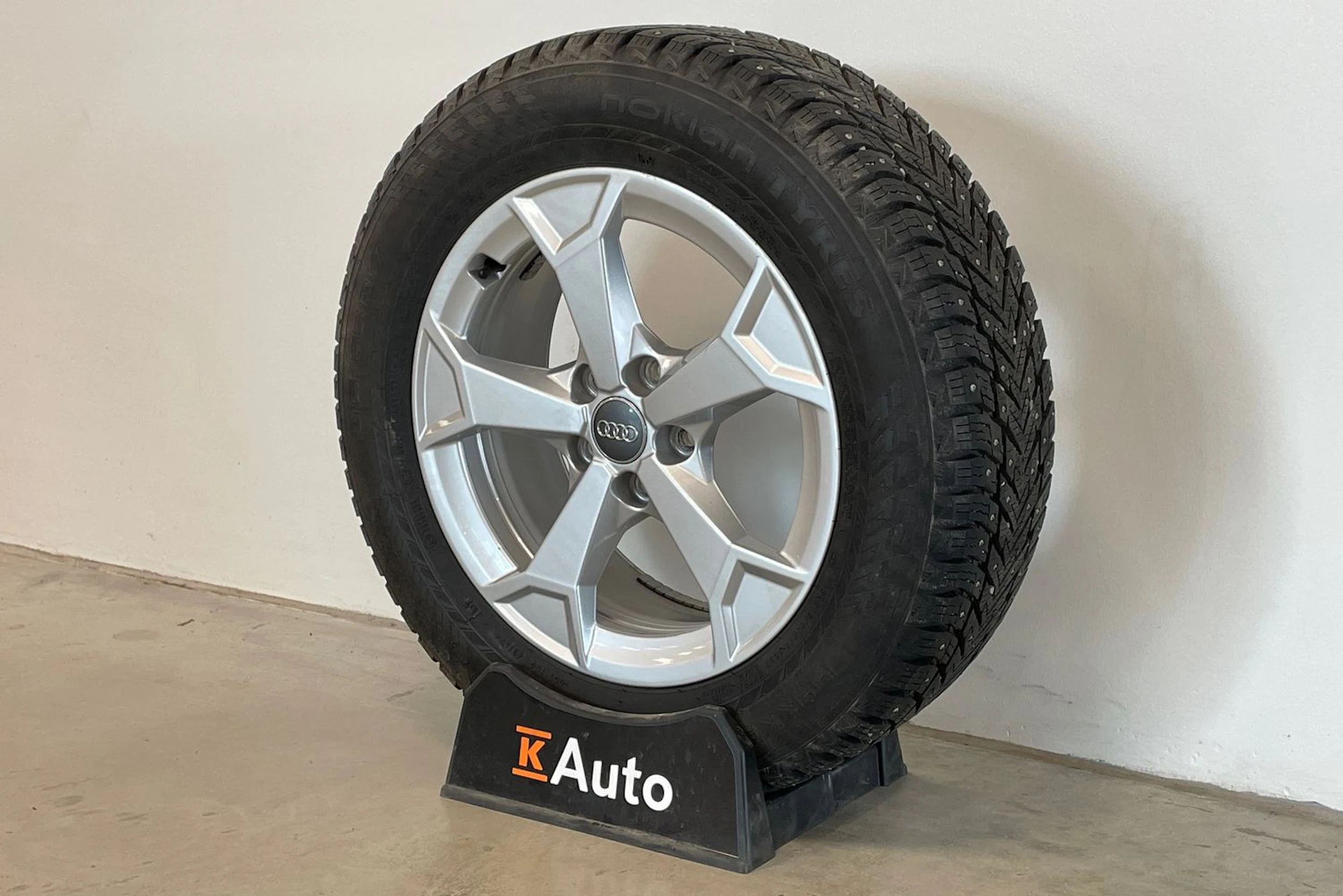 valkoinen Audi Q3 2021 kuva 10.