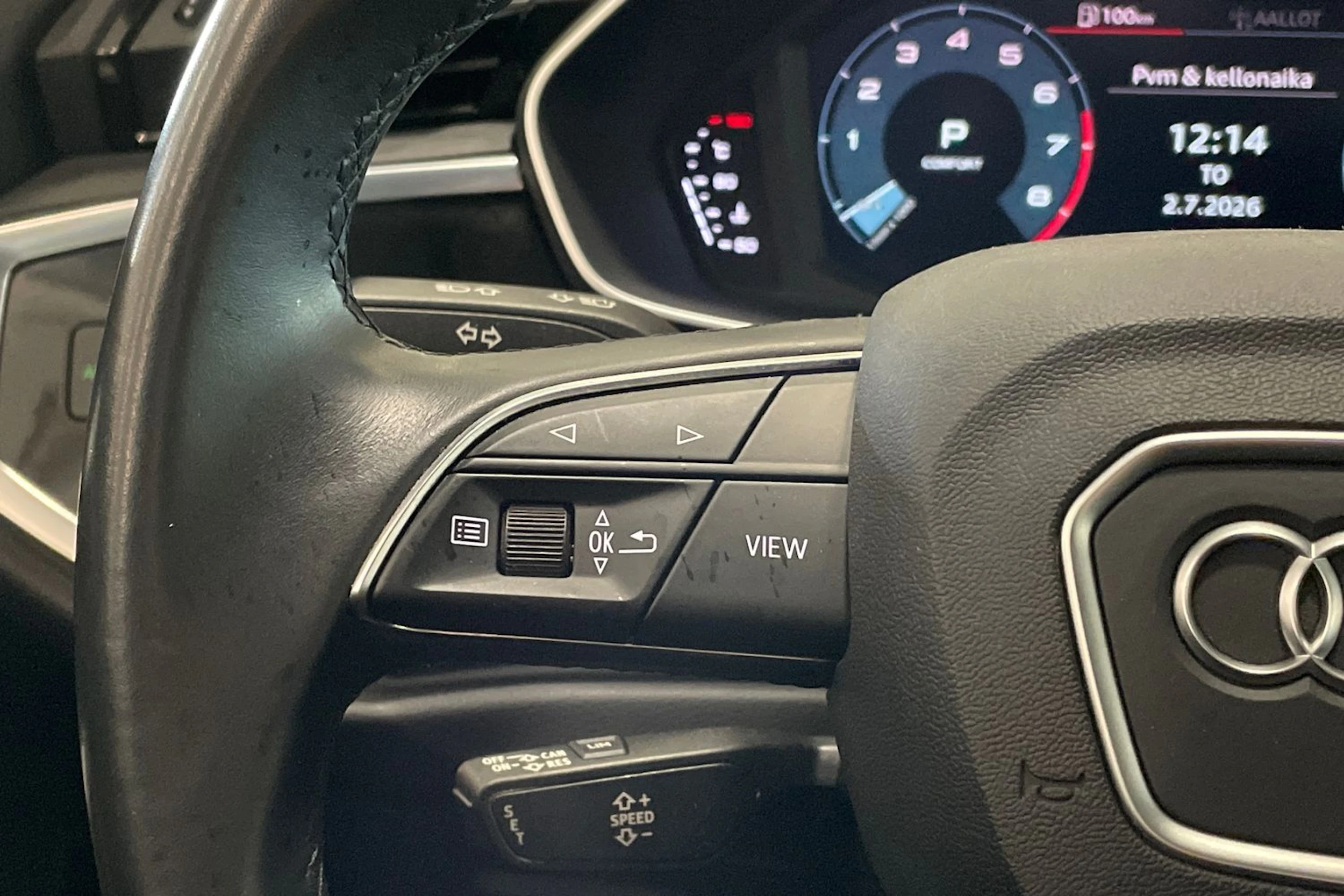 valkoinen Audi Q3 2021 kuva 15.