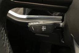 valkoinen Audi Q3 2021 kuva 16.