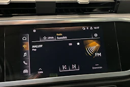 valkoinen Audi Q3 2021 kuva 17.