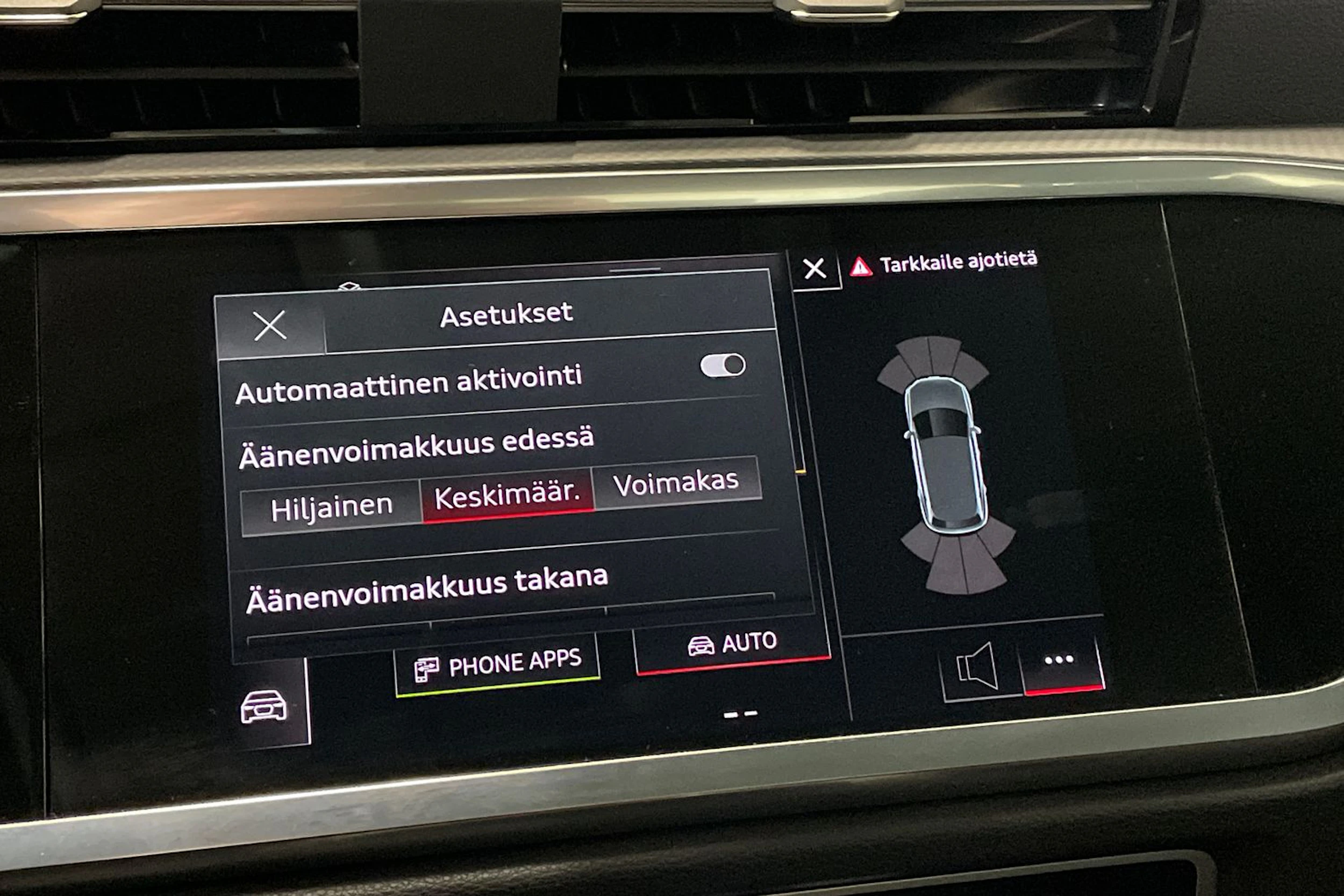 valkoinen Audi Q3 2021 kuva 21.