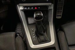 valkoinen Audi Q3 2021 kuva 23.