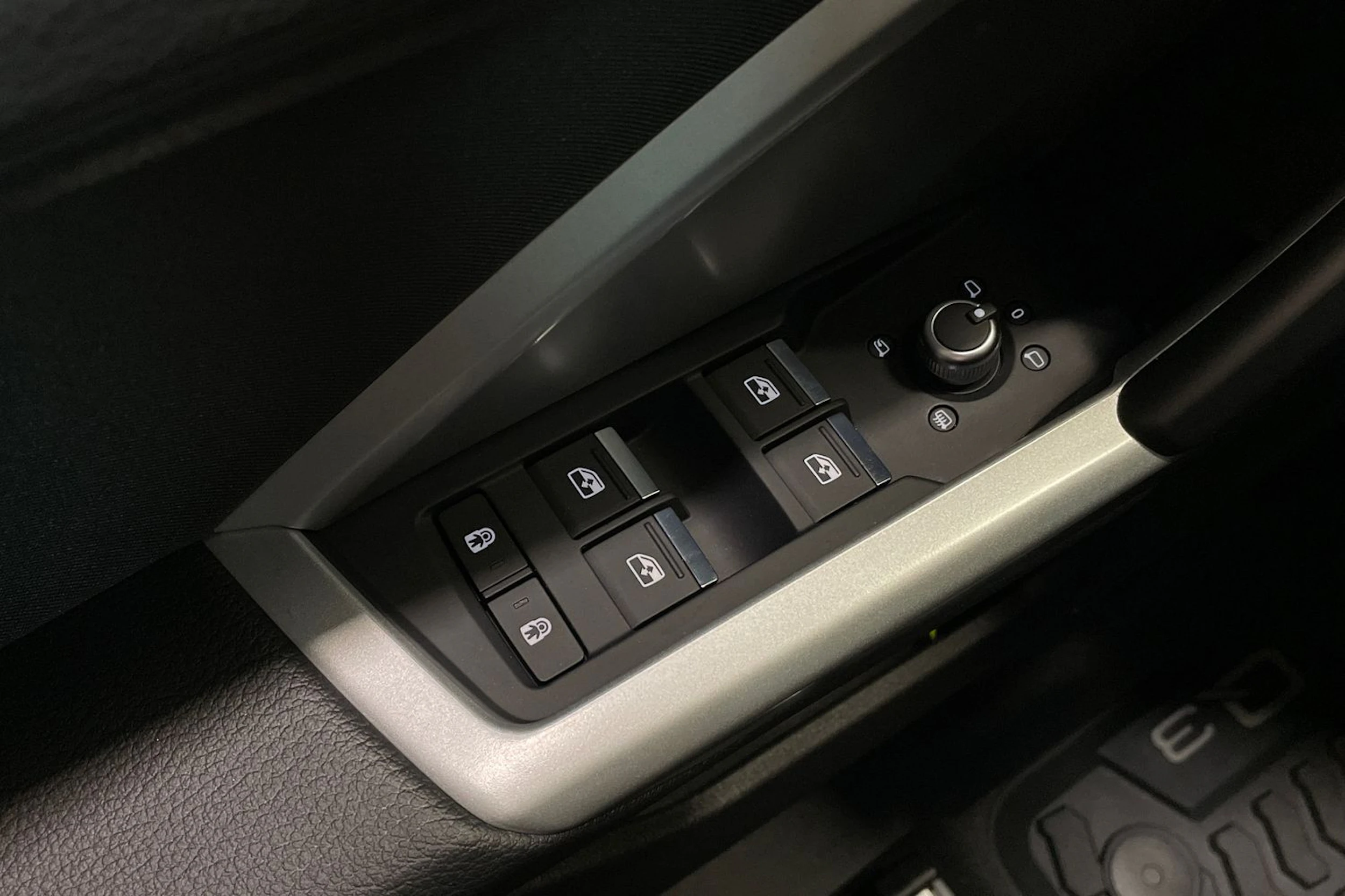 valkoinen Audi Q3 2021 kuva 24.