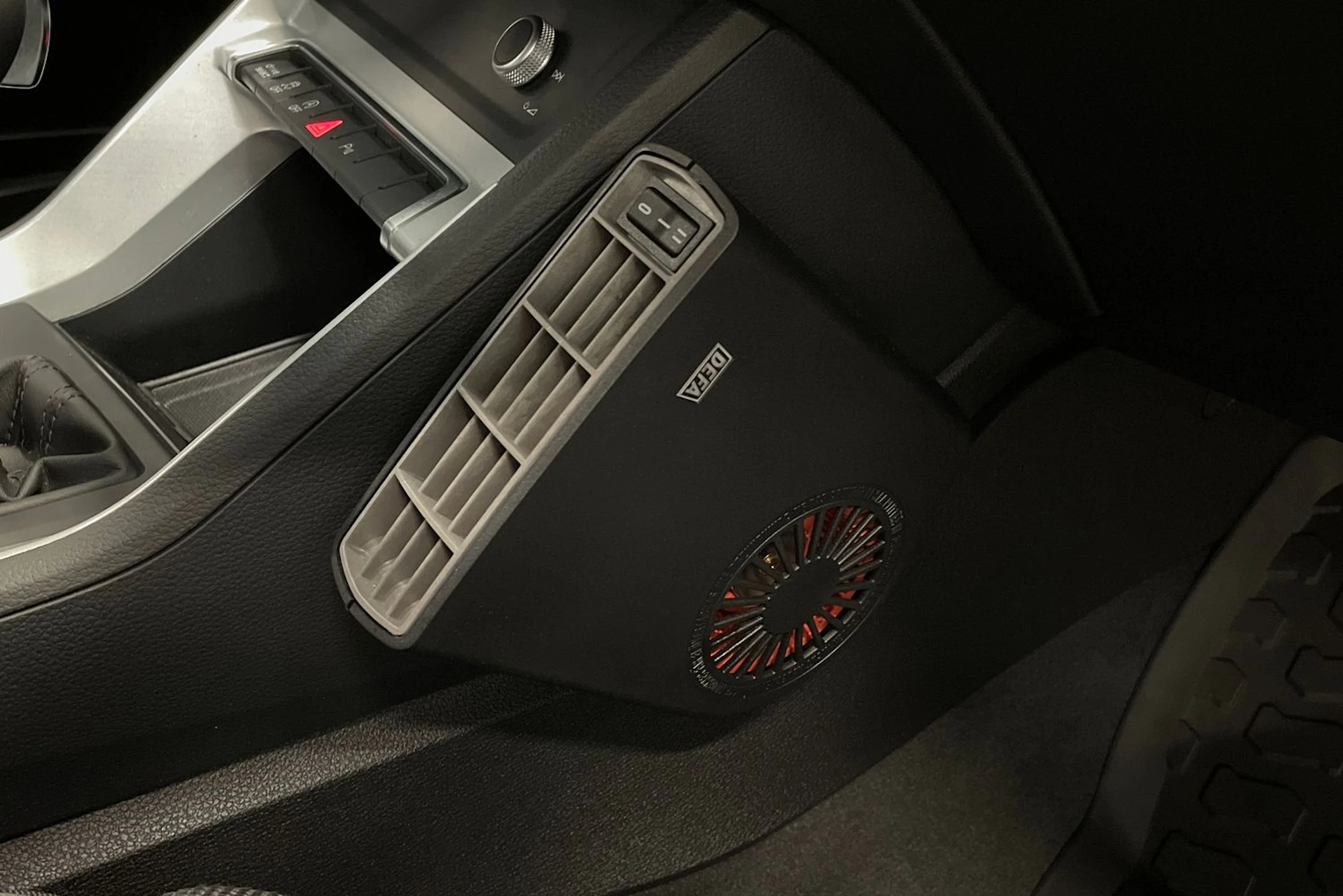 valkoinen Audi Q3 2021 kuva 28.