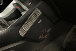 valkoinen Audi Q3 2021 kuva 28.