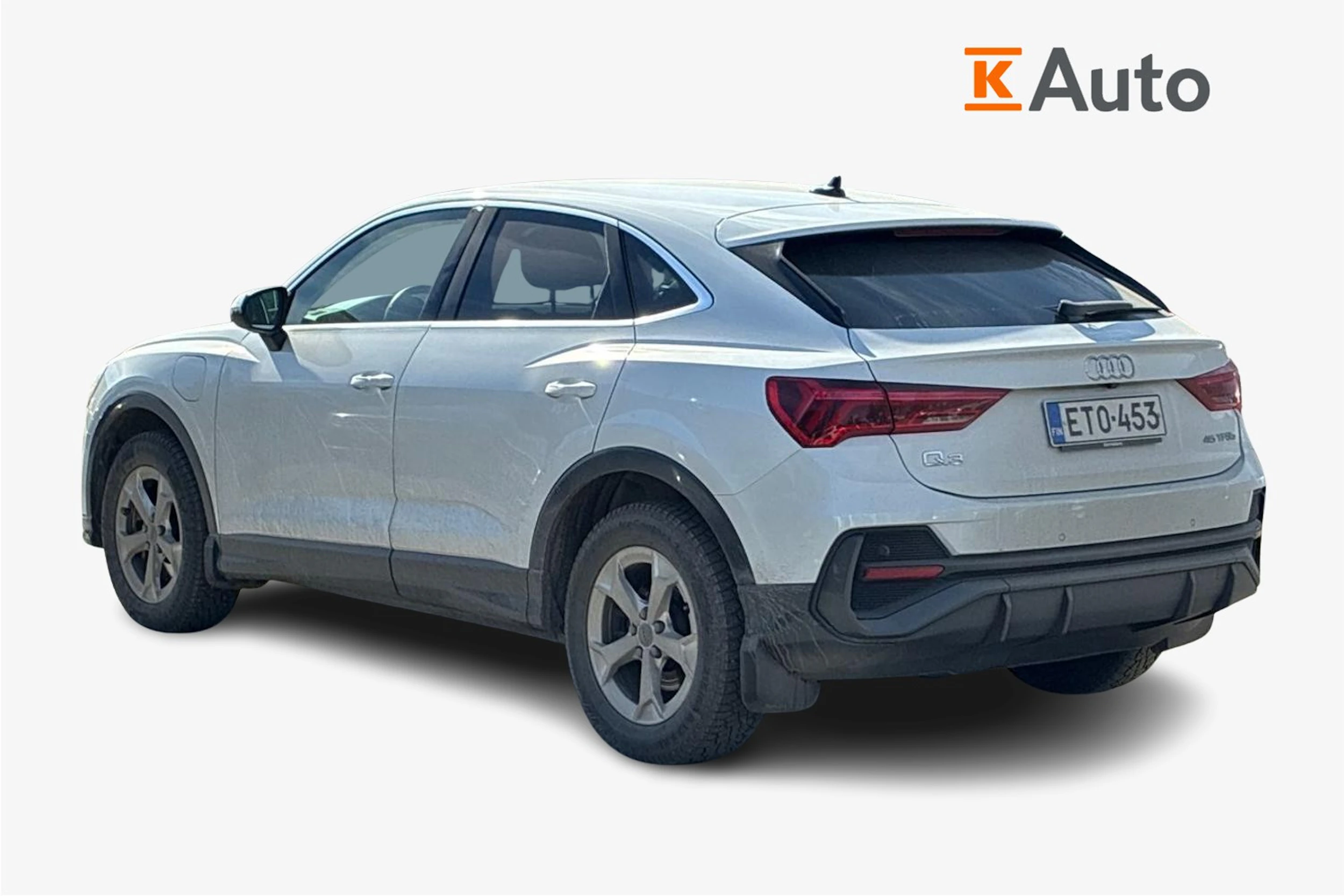 valkoinen Audi Q3 2021 kuva 2.