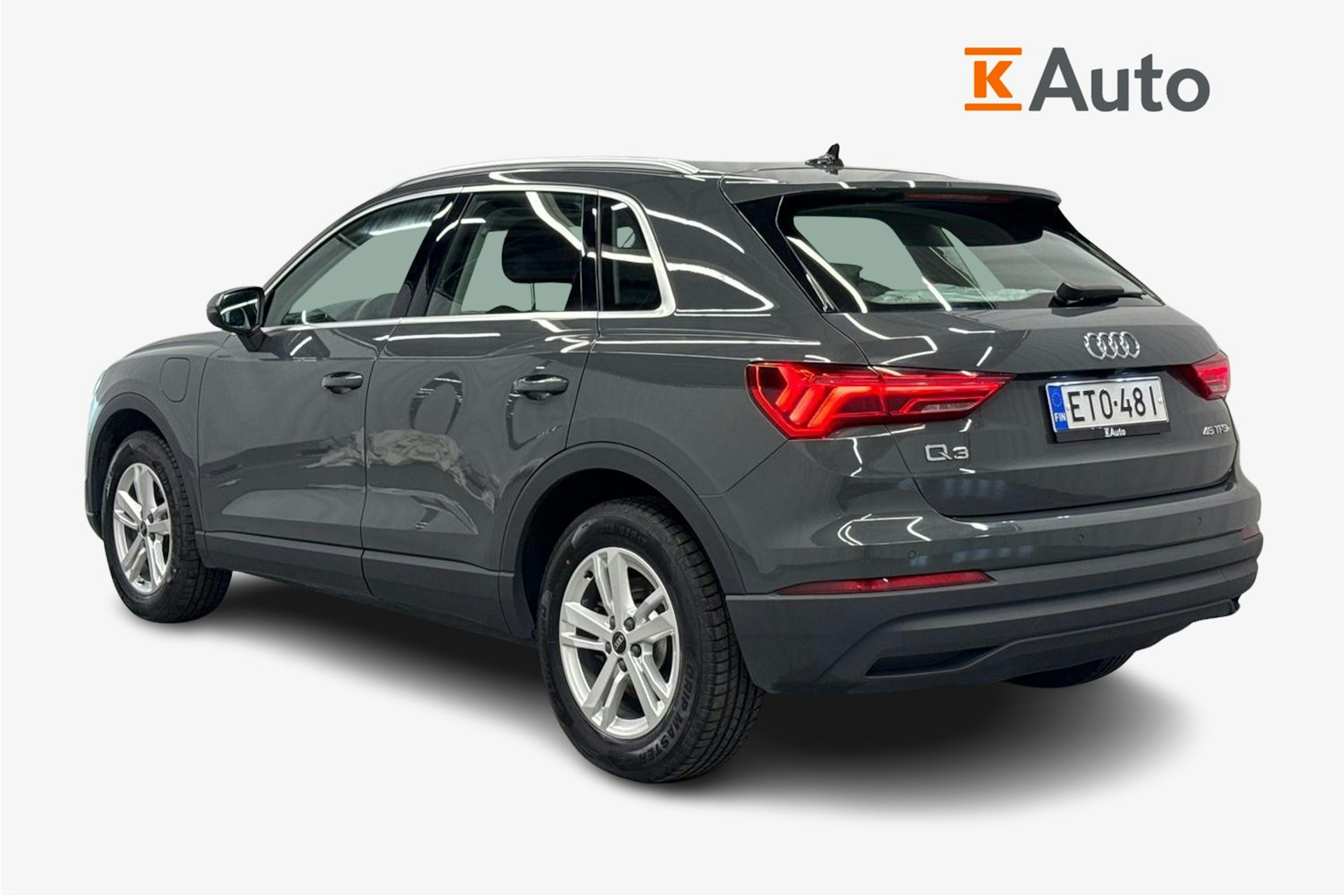 harmaa Audi Q3 2021 kuva 2.