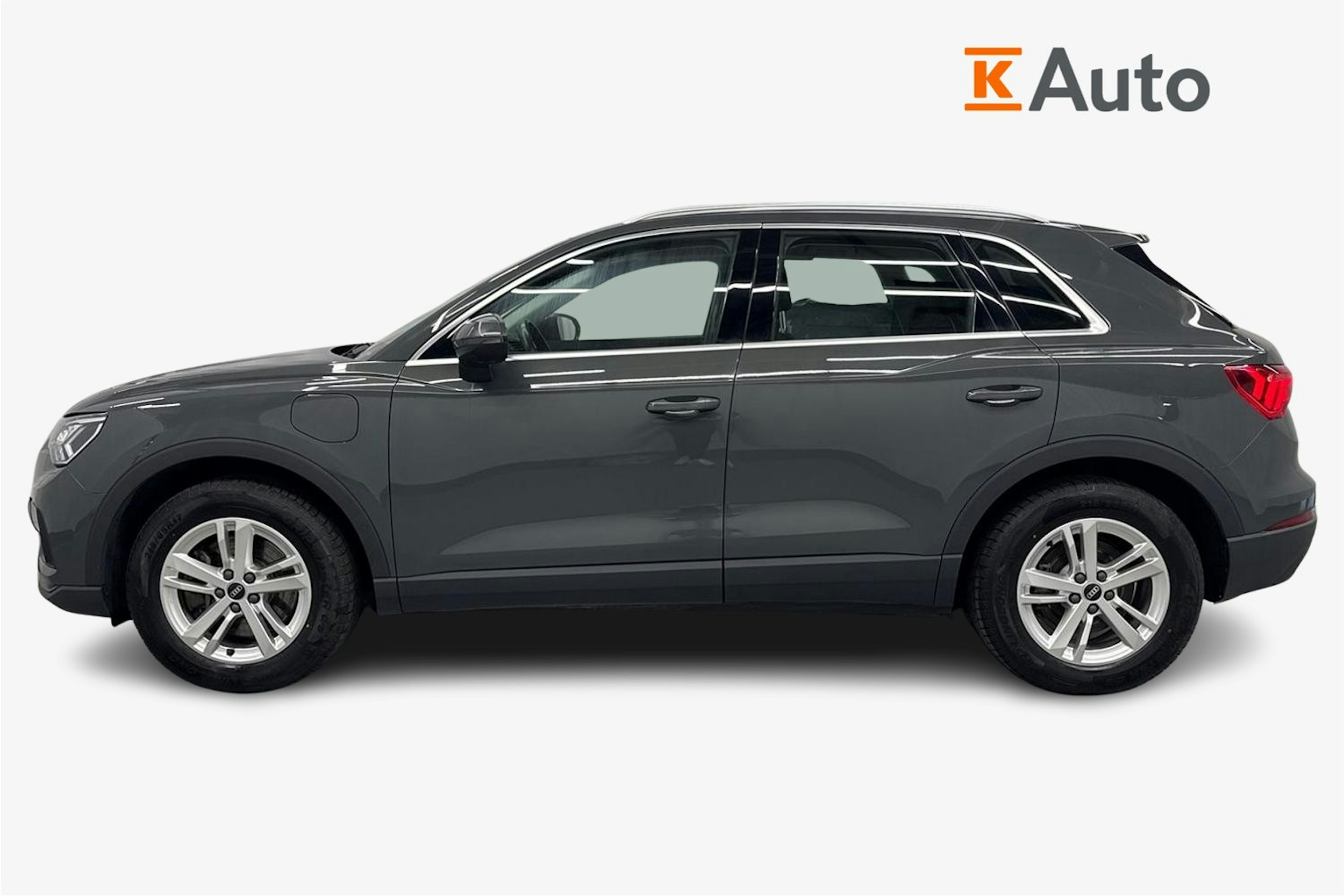 harmaa Audi Q3 2021 kuva 6.