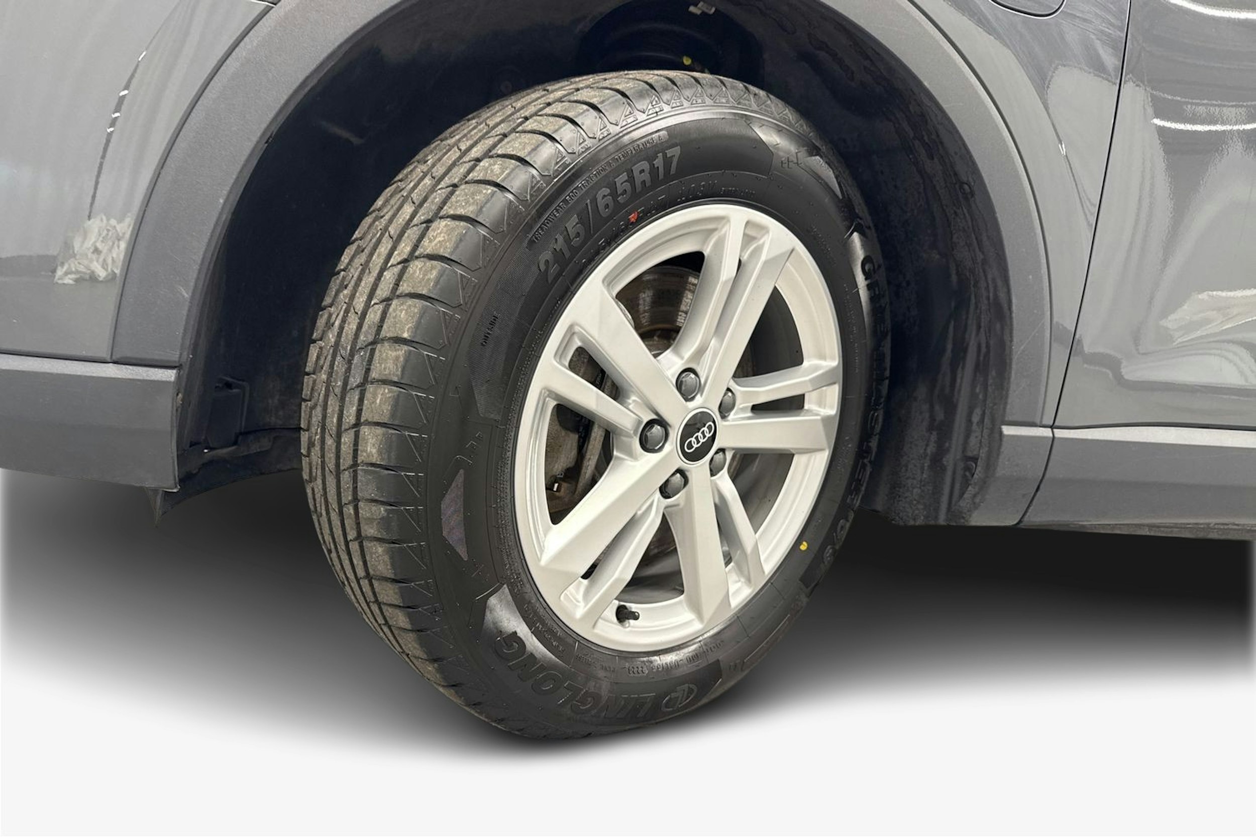 harmaa Audi Q3 2021 kuva 11.