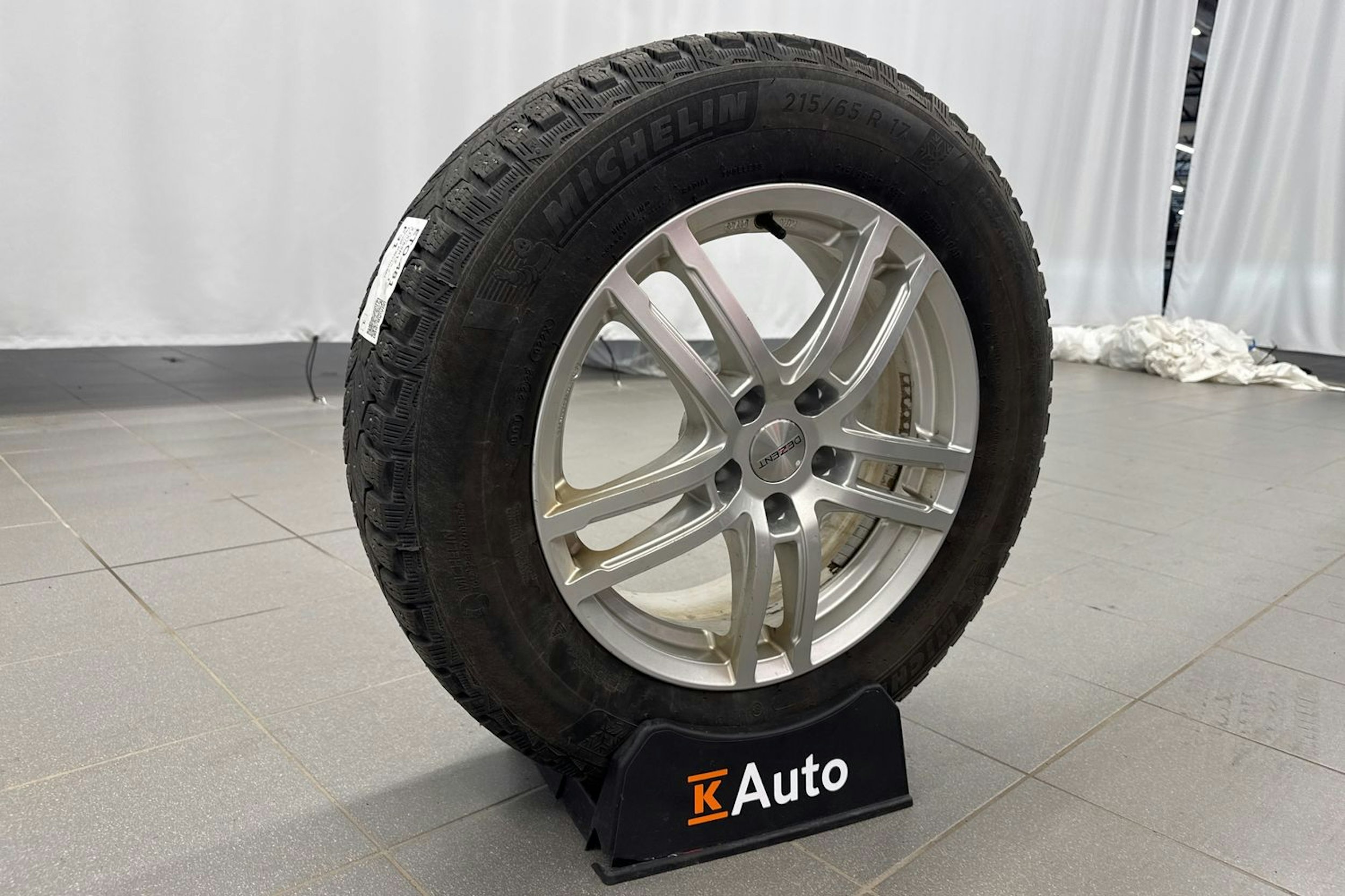 harmaa Audi Q3 2021 kuva 13.