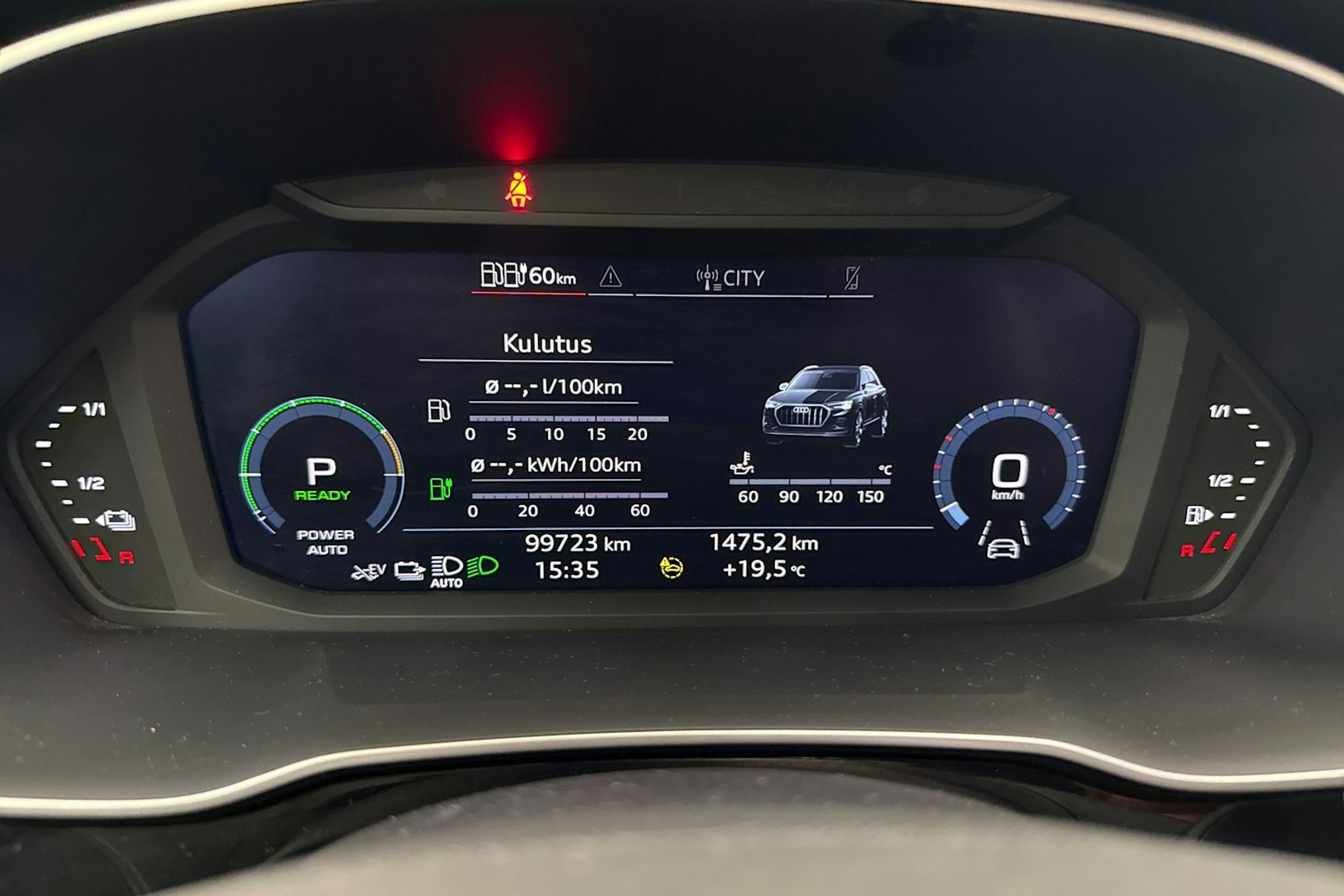harmaa Audi Q3 2021 kuva 19.