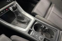 harmaa Audi Q3 2021 kuva 26.