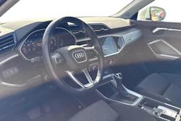 valkoinen Audi Q3 2021 kuva 3.