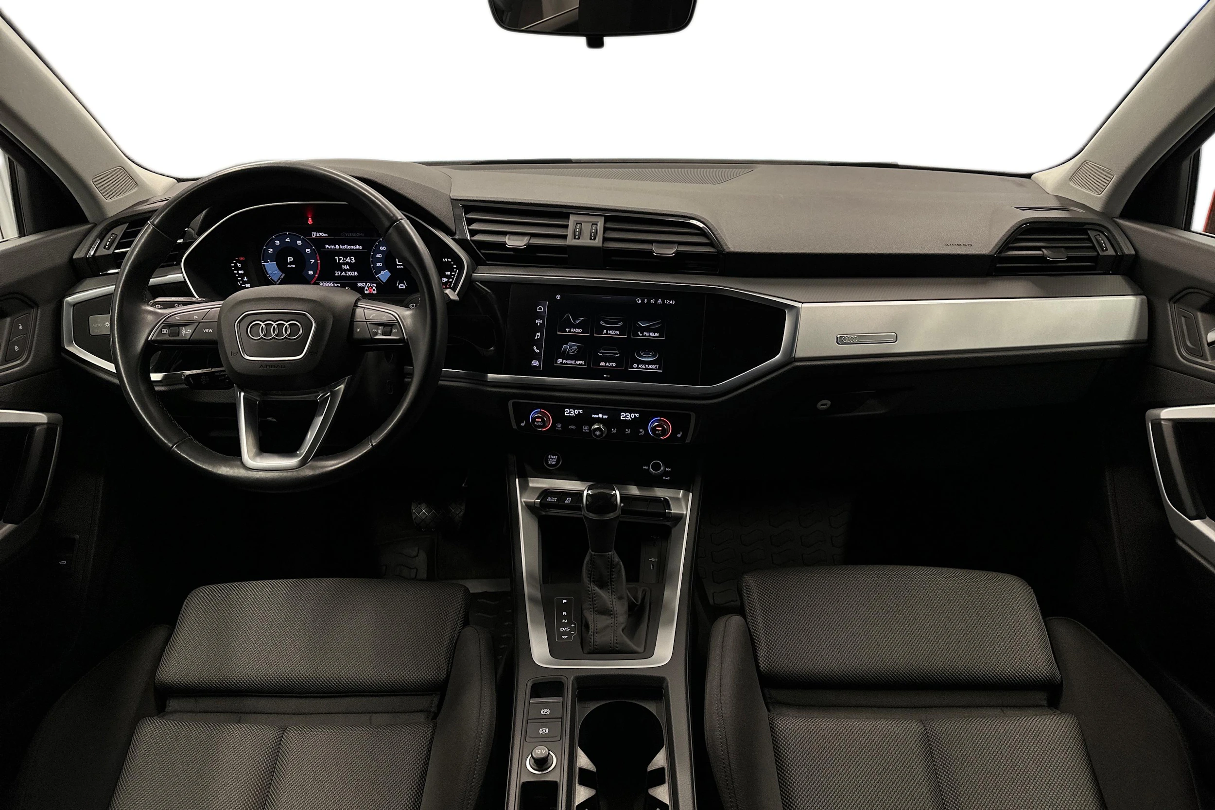 valkoinen Audi Q3 2021 kuva 9.