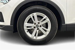 valkoinen Audi Q3 2021 kuva 12.