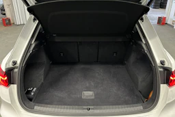 valkoinen Audi Q3 2021 kuva 15.