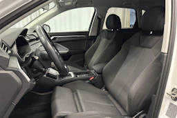 valkoinen Audi Q3 2021 kuva 17.