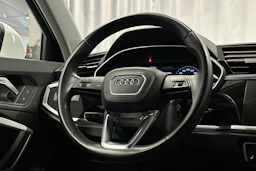 valkoinen Audi Q3 2021 kuva 18.