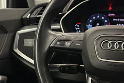 valkoinen Audi Q3 2021 kuva 19.