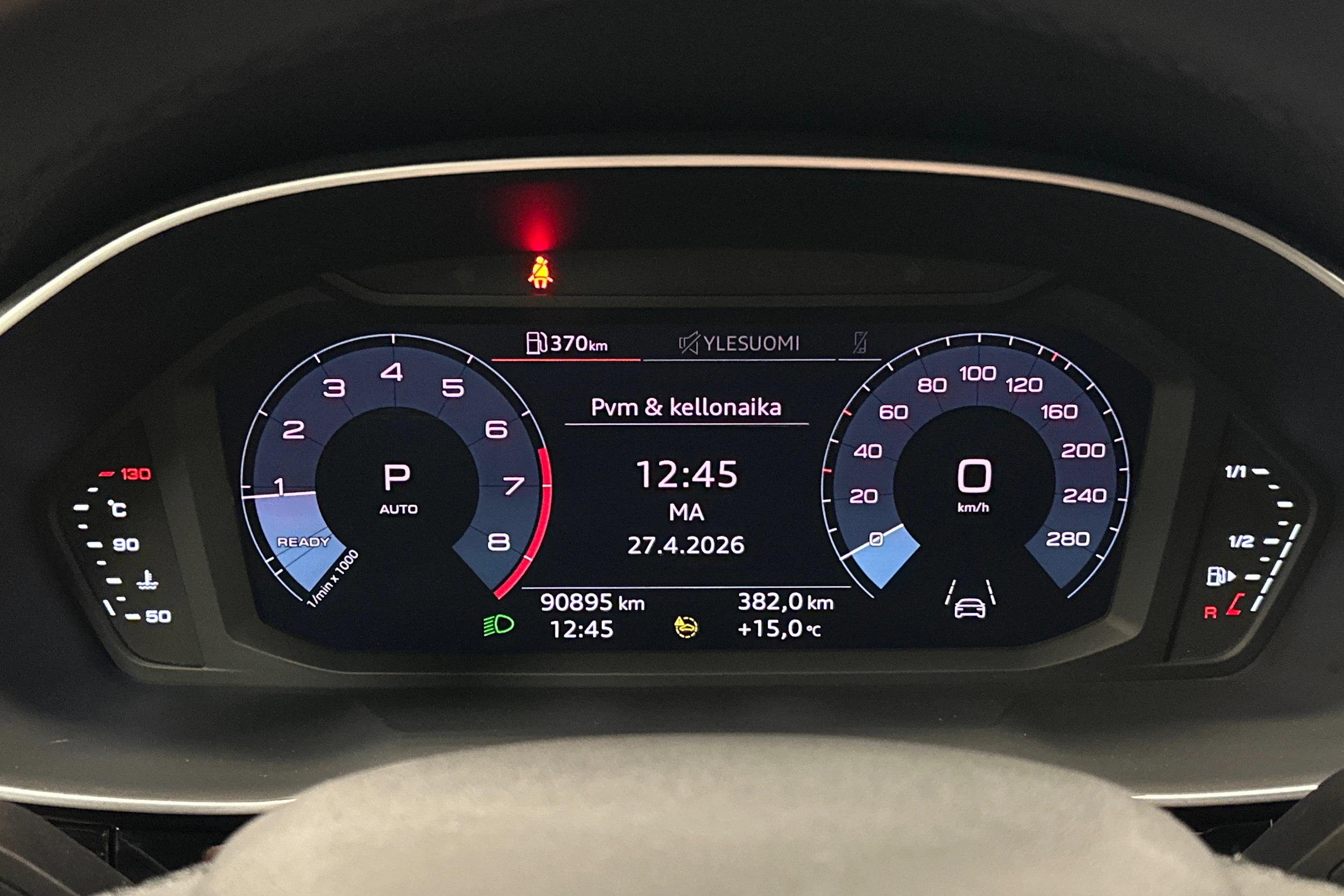 valkoinen Audi Q3 2021 kuva 22.