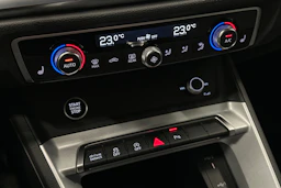 valkoinen Audi Q3 2021 kuva 28.