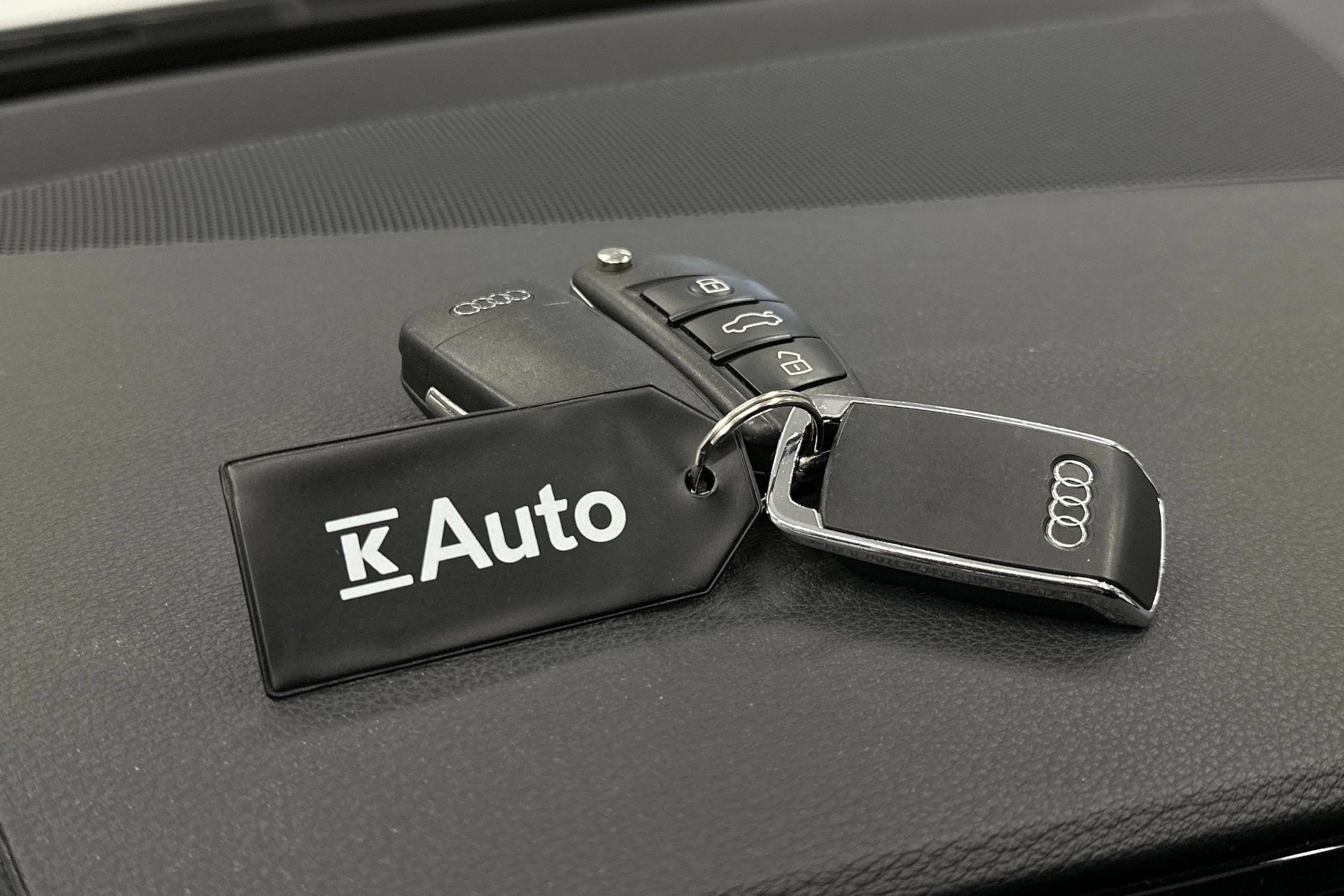 valkoinen Audi Q3 2021 kuva 30.