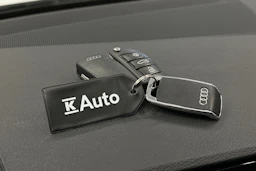 valkoinen Audi Q3 2021 kuva 30.