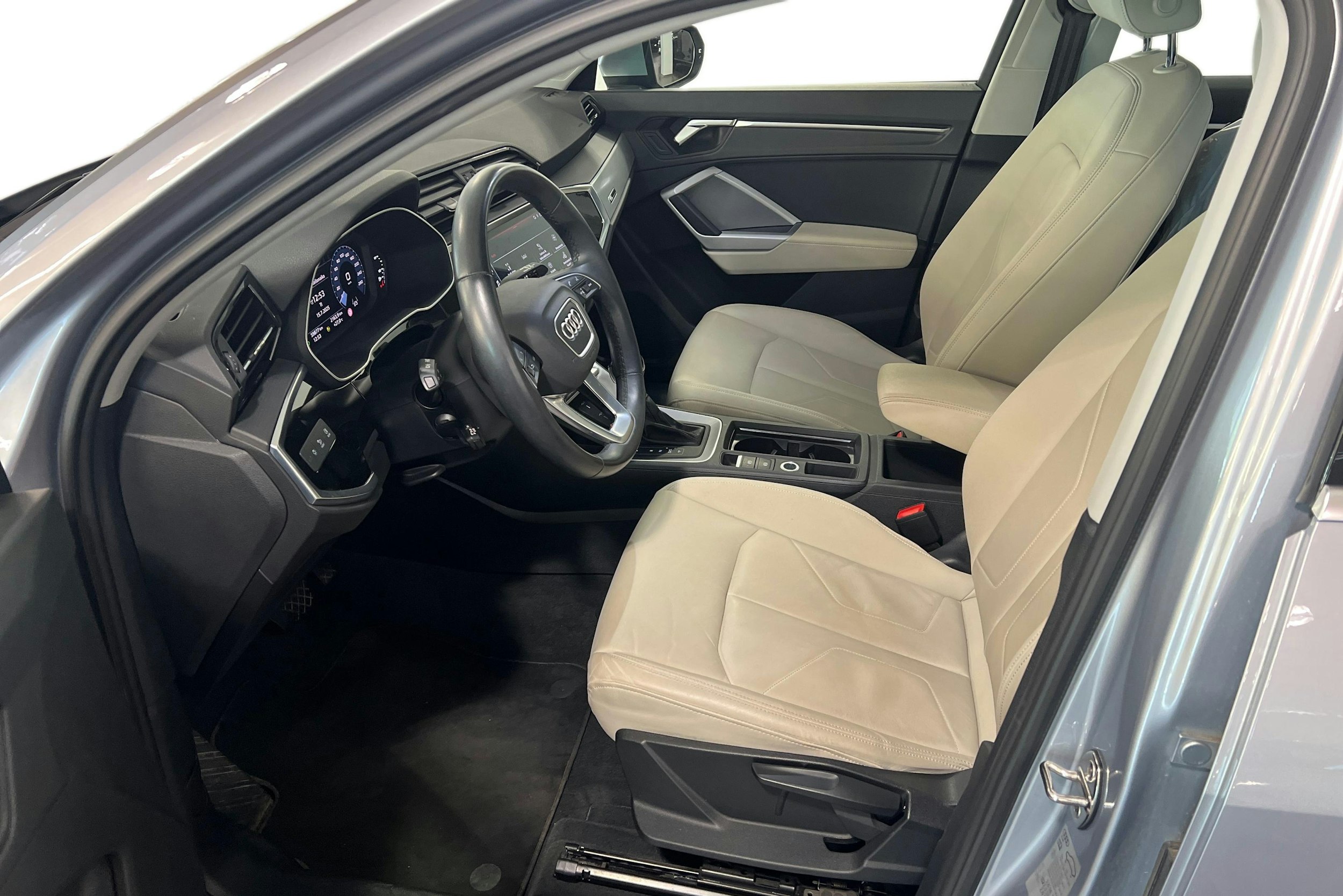 hopea Audi Q3 2021 kuva 3.