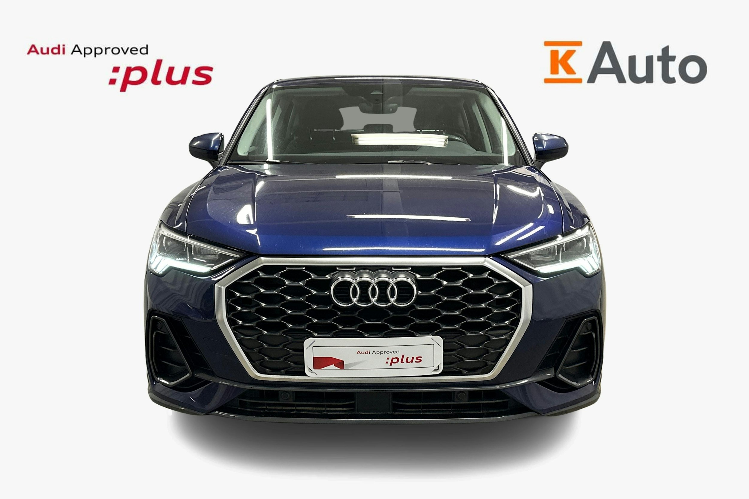 sininen Audi Q3 2021 kuva 5.