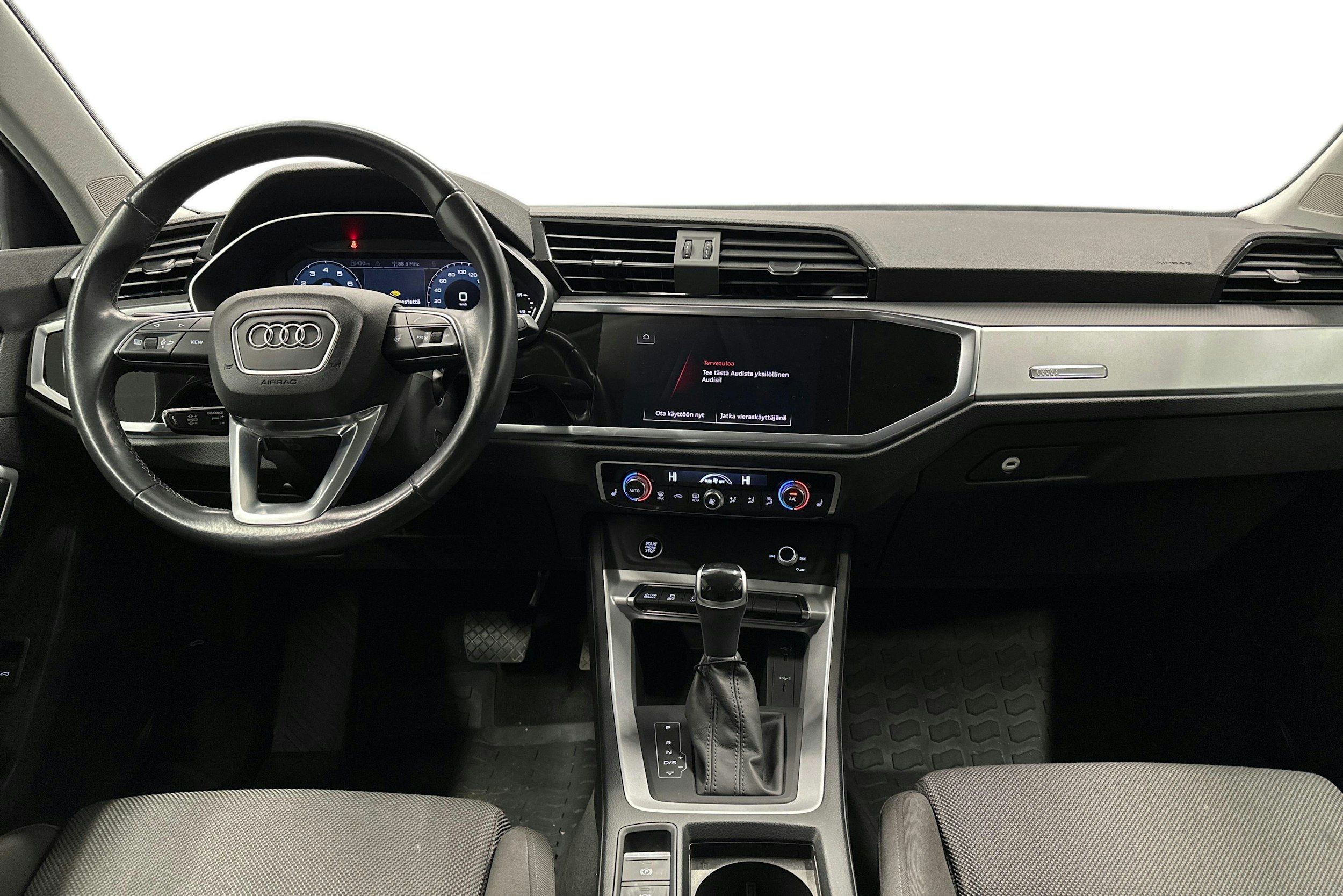 sininen Audi Q3 2021 kuva 9.