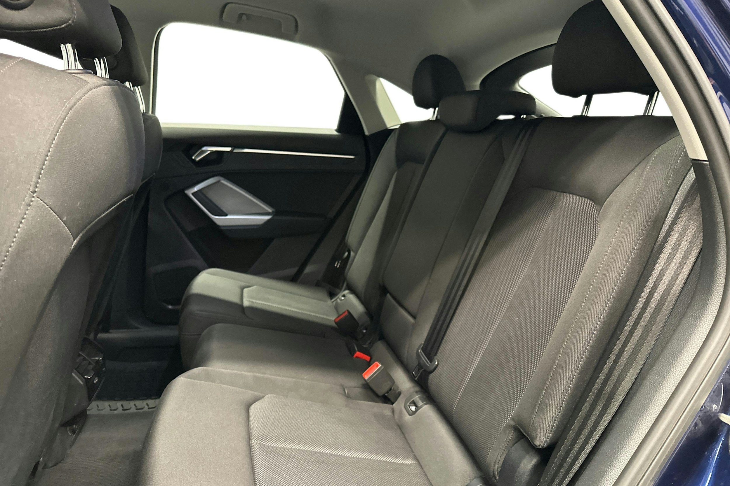 sininen Audi Q3 2021 kuva 10.