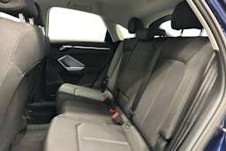sininen Audi Q3 2021 kuva 10.