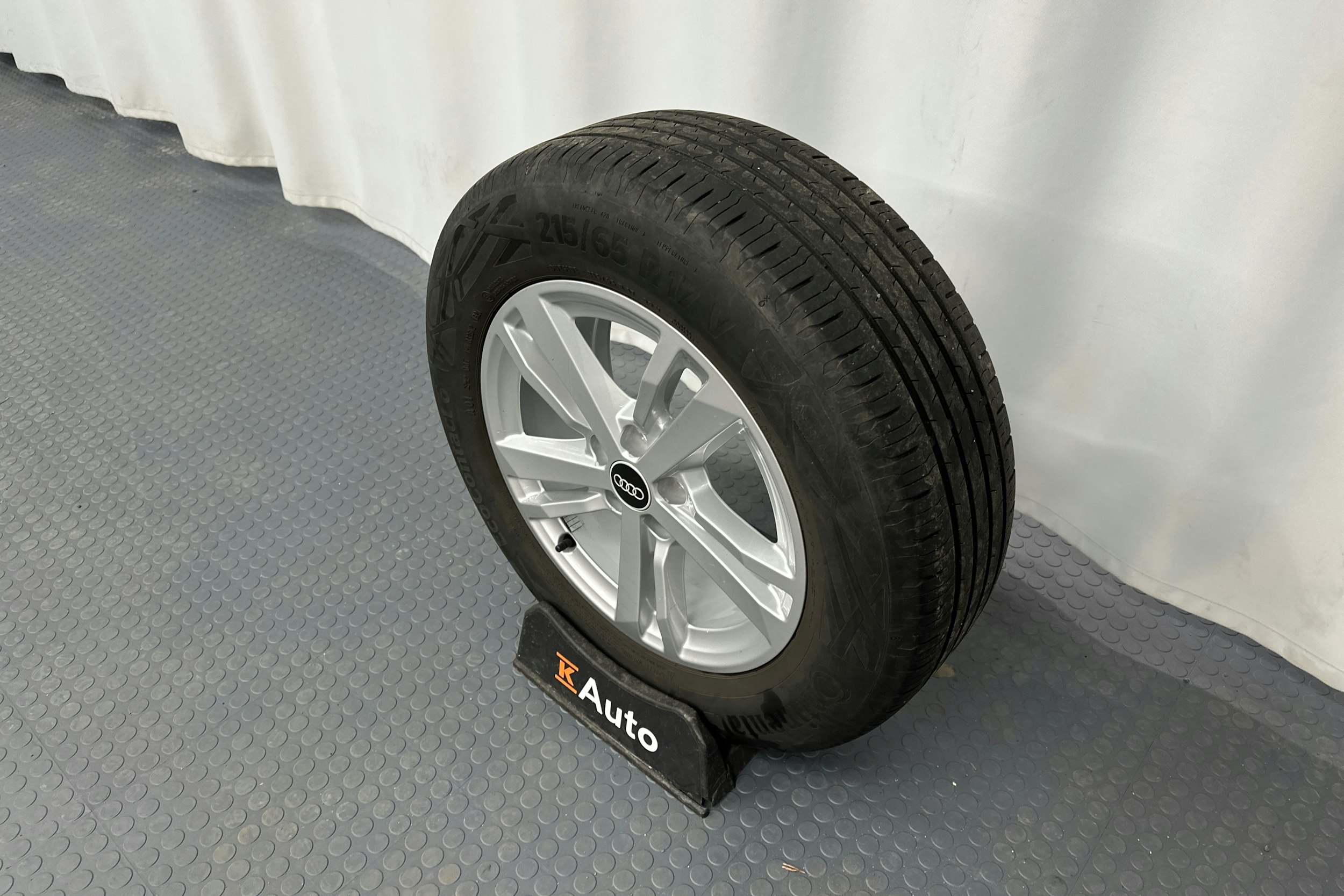 sininen Audi Q3 2021 kuva 12.