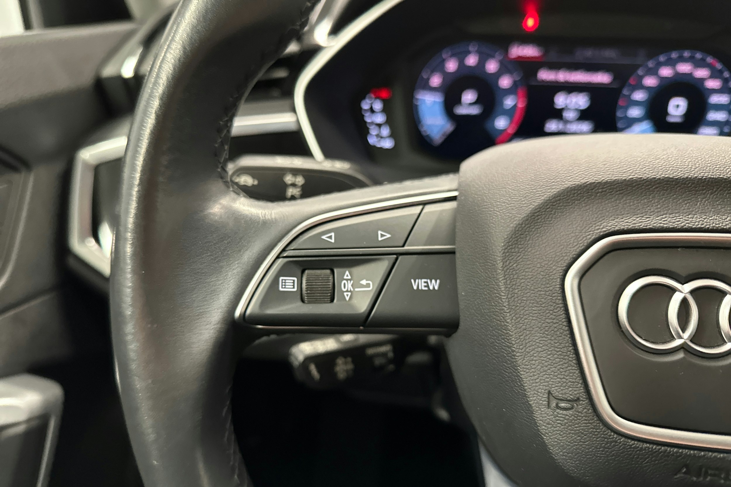 sininen Audi Q3 2021 kuva 13.